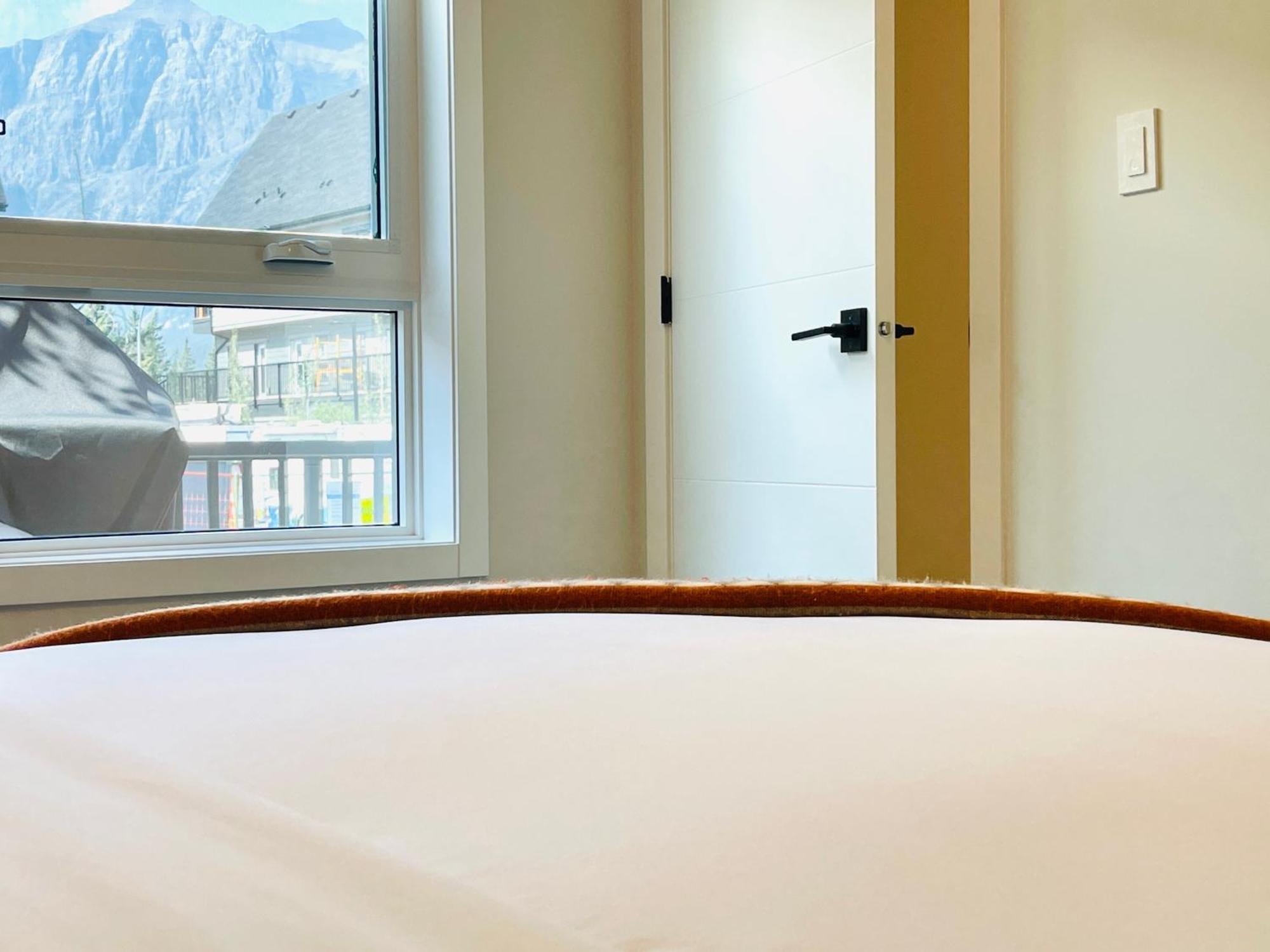 Joe'S Contemporary 2 King Bedrooms Vacation Home In Canmore Luaran gambar